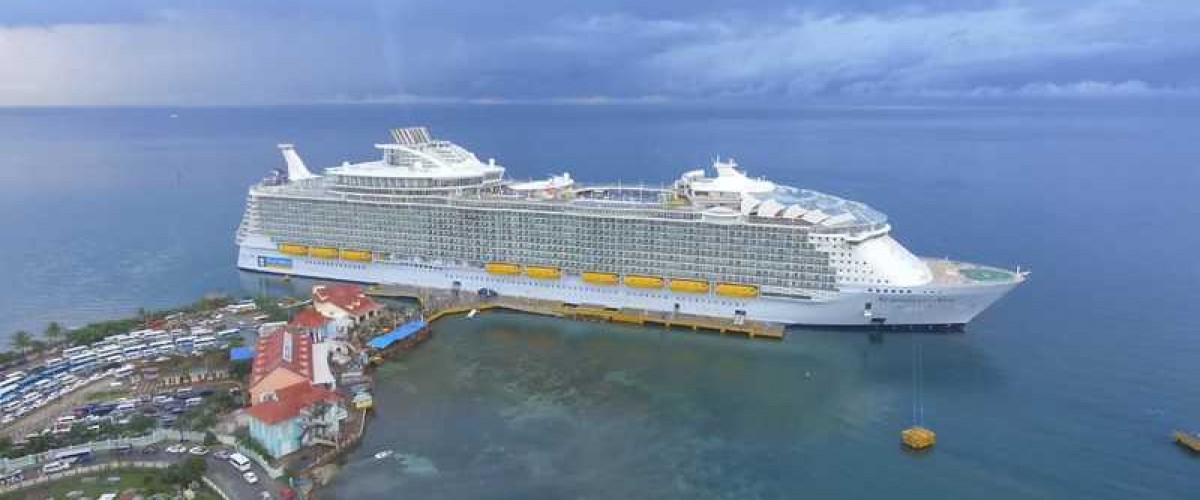 Un homme bani de Royal Caribbean pour avoir sauté